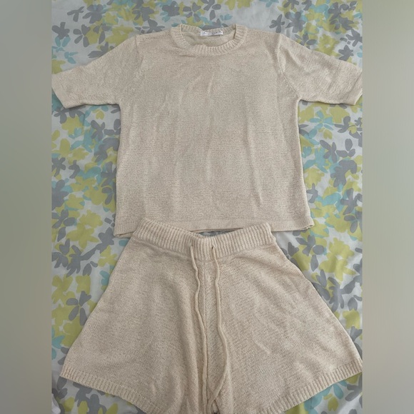 Lounge with Me Matching Set
Pastel yellow
Size: S/M - Picture 3 of 5